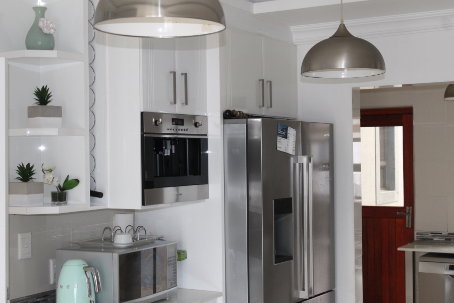 6 Bedroom Property for Sale in The Coves North West